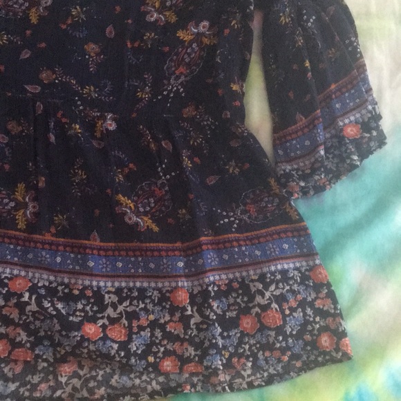 Navy floral boho top flowy open back L - Picture 2 of 4